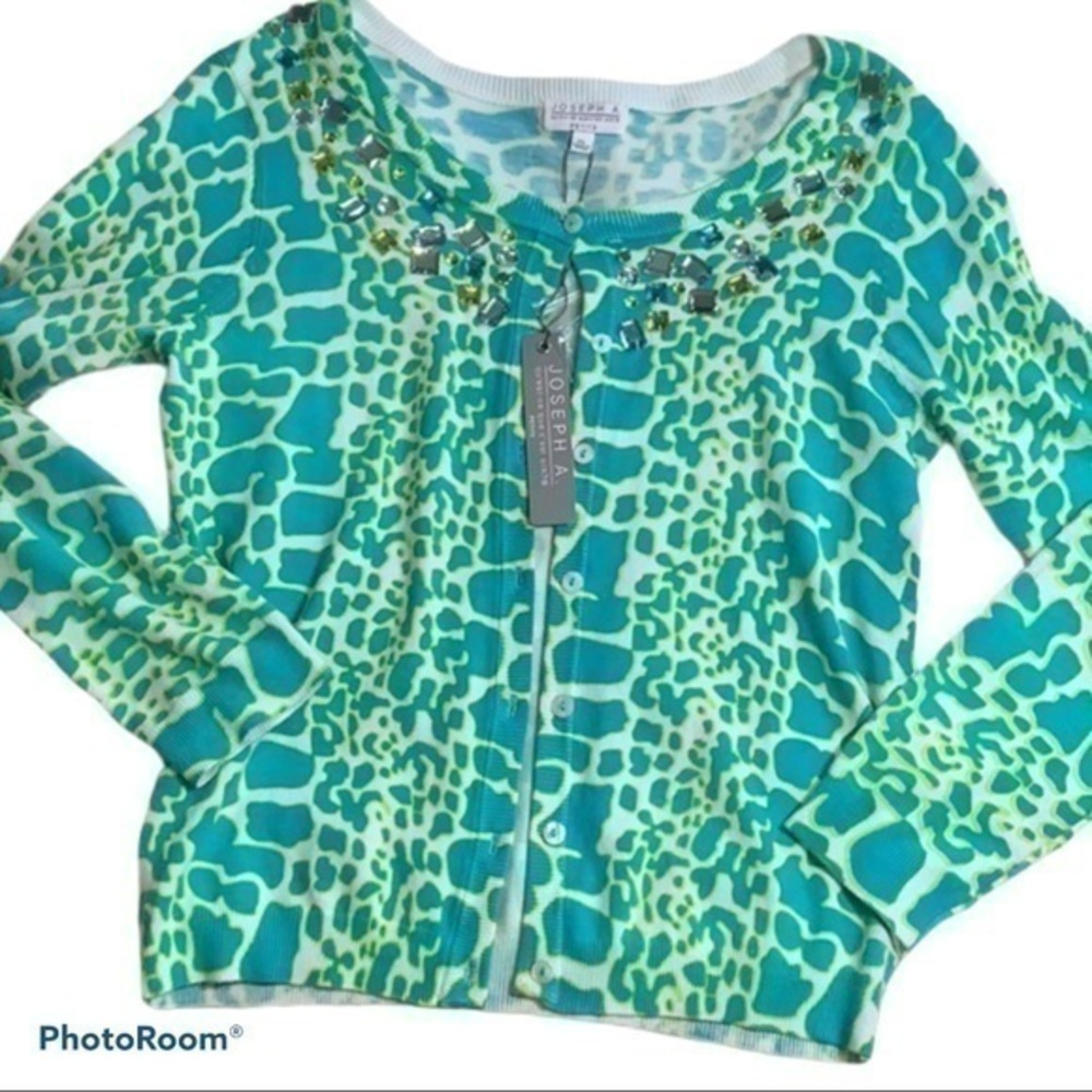 HP💕Joseph A.Petite jeweled Giraffe print sweater